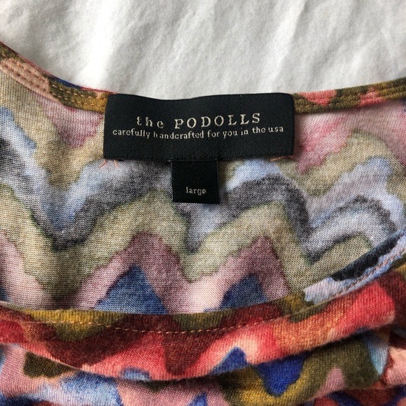 The Podolls multi-colored waterfall style top - Picture 4 of 5